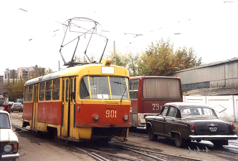 Tatra-T3SU #901 1-го маршрута в Пискуновском переулке перед поворотом в Лосевский переулок