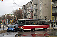 Tatra-T6A5 #4532 12-го маршрута пытается повернуть с улицы Маяковского на улицу Тринклера