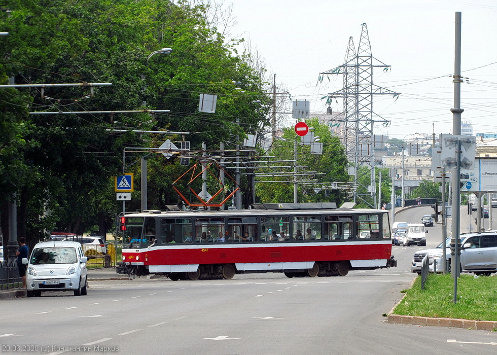 Tatra-T6A5 #4547 27-го маршрута на перекрестке Московского проспекта и улицы Кошкина