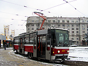 Tatra-T6A5 #8695 6-го маршрута прибыл на конечную "Южный вокзал"