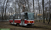 Tatra-T6A5 #8704 12-го маршрута разворачивается на конечной "Центральный парк"