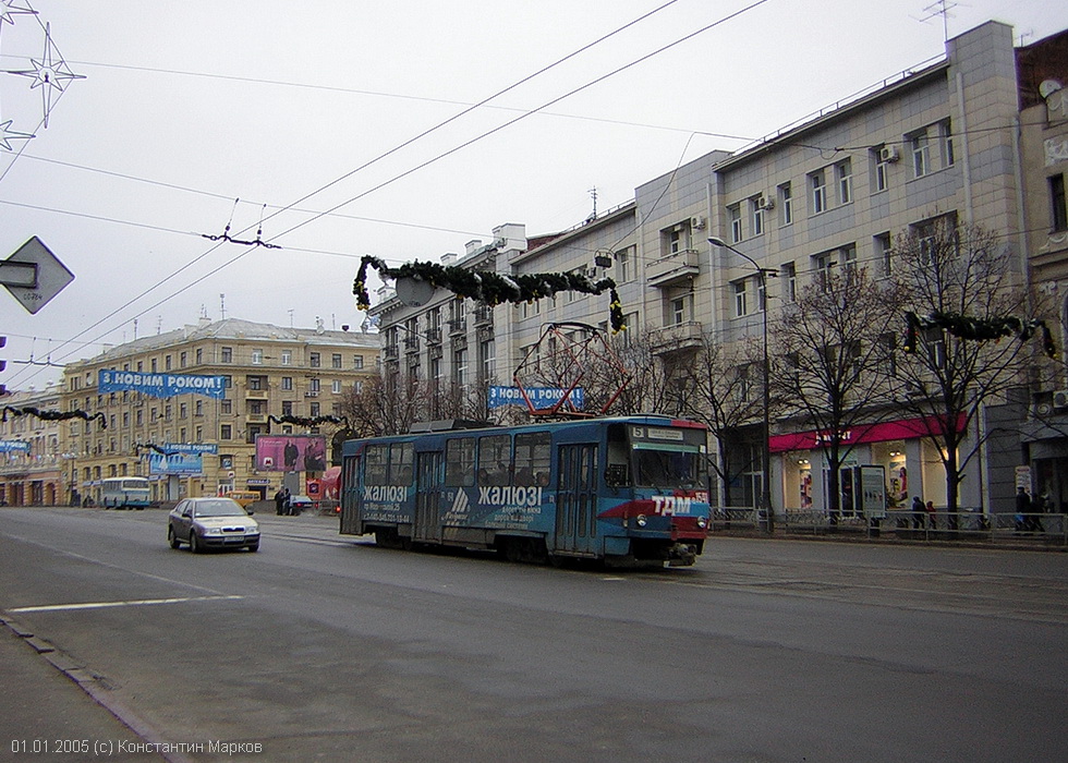 Tatra-T6B5 #1541 5-го маршрута на площади Конституции