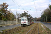 Tatra-T6B5 #1573-1546 5-го маршрута на улице Морозова подходит к остановке "Аллея Славы"