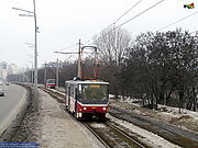 Tatra-T6B5 #4527 маршрута 16-А на улице Героев труда подъезжает к остановке "Сосновый бор"