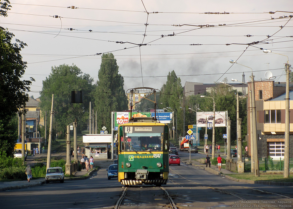Tatra-T6B5 #4547 8-го маршрута на улице Академика Павлова возле перекрестка с Московским проспектом