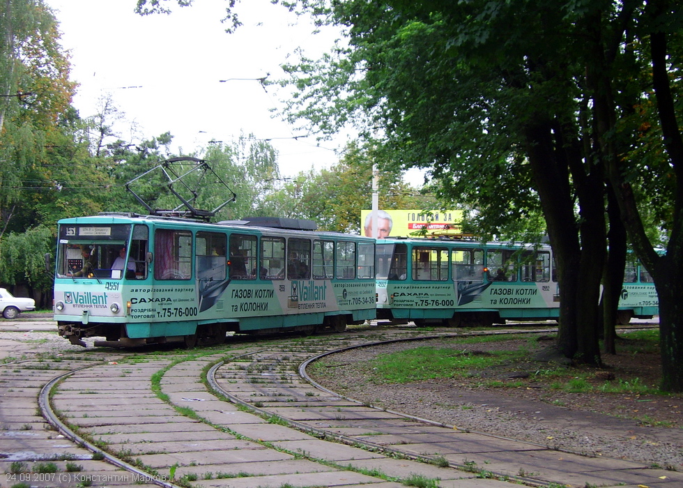 Tatra-T6B5 #4551-4552 5-го маршрута на конечной станции "Парк им. Горького"