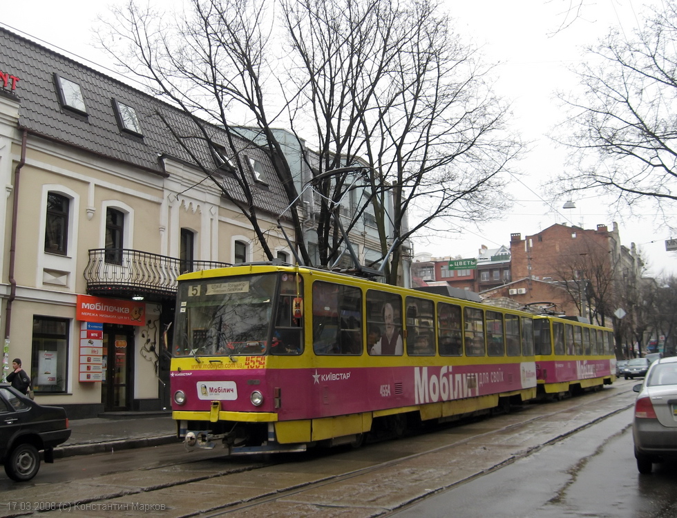 Tatra-T6B5 #4554-4553 5-го маршрута на улице Пушкинской возле перекрестка с улицей Иванова
