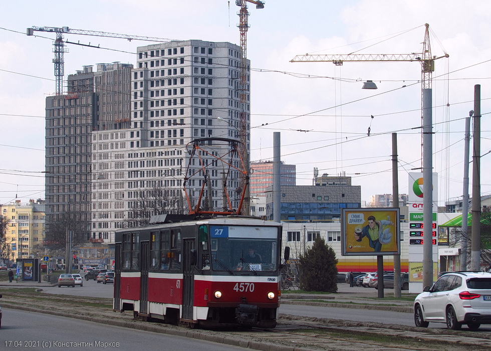 Tatra-T6B5 #4570 27-го маршрута на проспекте Московском возле перекрестка со Спортивным переулком