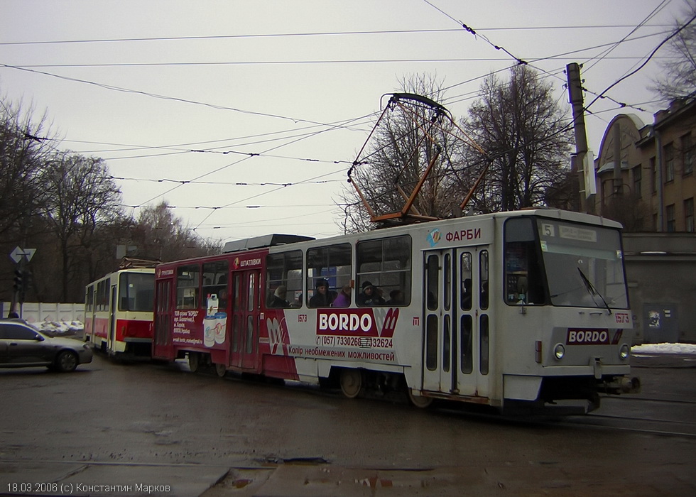 Tatra-T6B5 #1573-1546 5-го маршрута на перекрестке улиц Пушкинской и Веснина