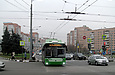 Богдан-Т70117 #2628 6-го маршрута на проспекте Гагарина пересекает улицу Молочную
