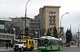 Богдан-Т70117 #2632 18-го маршрута на площади Свободы возле станции метро "Госпром"