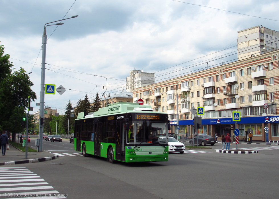 Богдан-Т70117 #2639 18-го маршрута на проспекте Науки на перекрестке с улицами Космической и Ляпунова