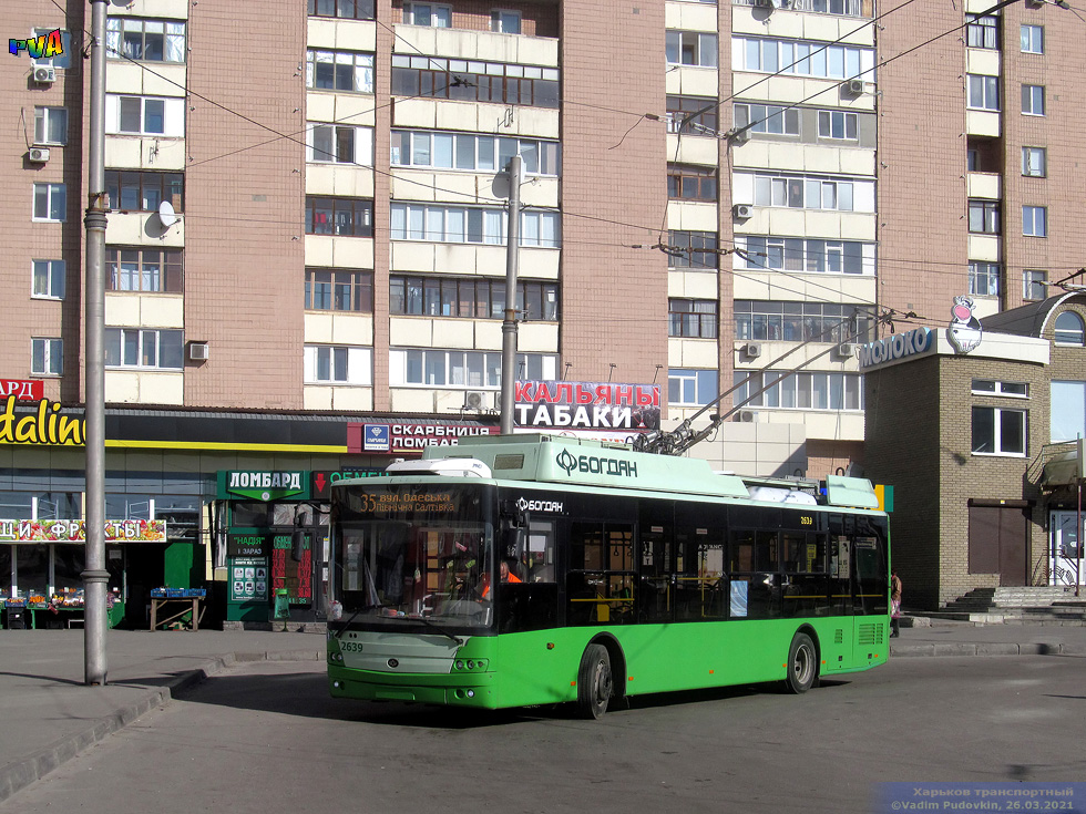 Богдан-Т70117 #2639 35-го маршрута разворачивается на конечной "Улица Одесская"