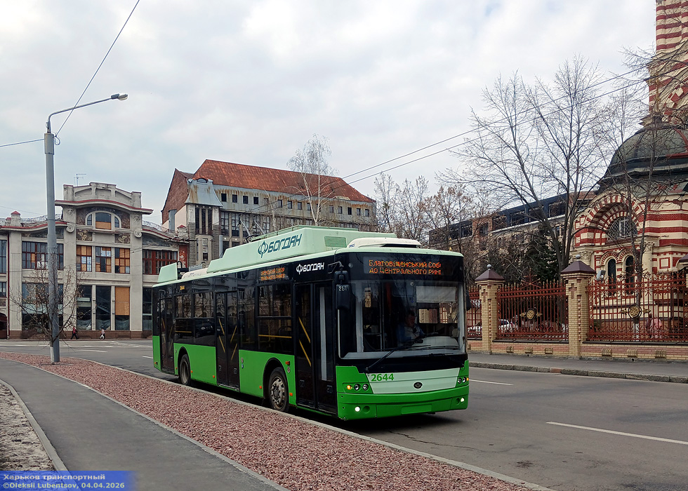 Богдан-Т70117 #2644 11-го маршрута на Благовещенской площади в районе улицы Рождественской