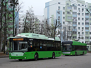 Богдан-Т70117 #3623 46-го маршрута и PTS-12 #2714 53-го маршрута на конечной "Улица 12-го Апреля"