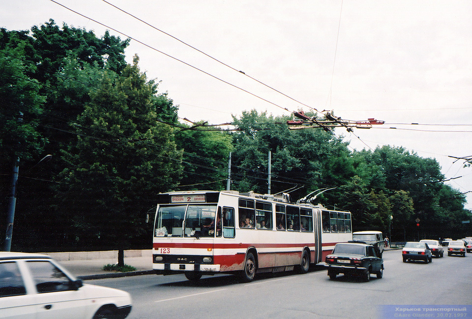 DAC-217E #123 2-го маршрута на улице Сумской возле Парка им. Горького