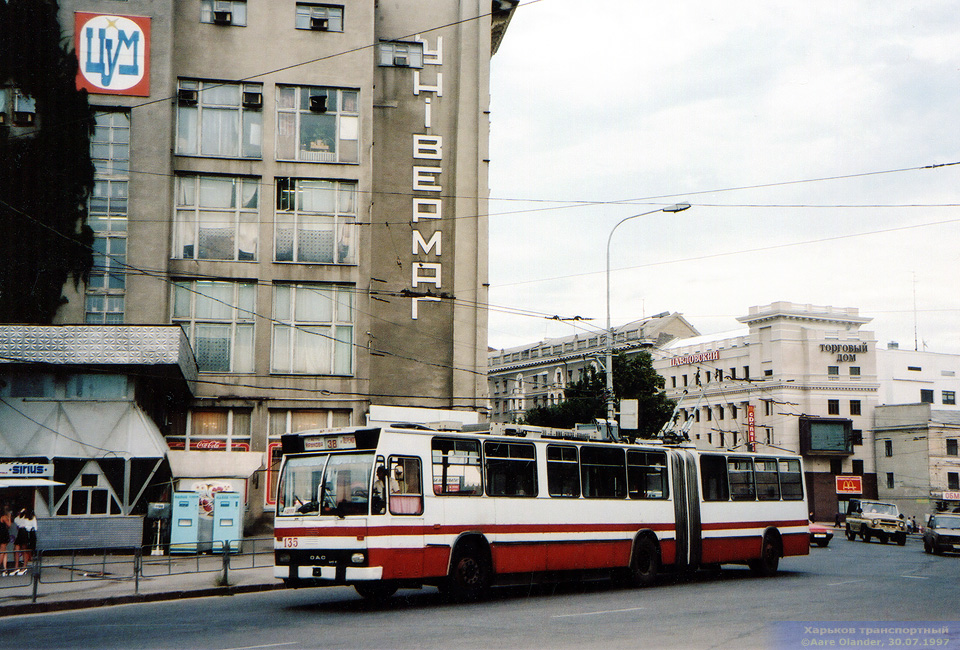 DAC-217E #135 38-го маршрута поворачивает с площади Розы Люксембург на Пролетарскую площадь