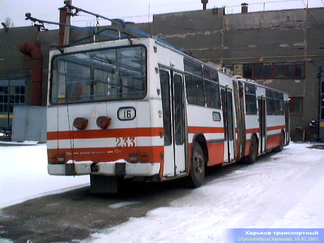 DAC-217E #233 в Троллейбусном депо №3 возле производственного корпуса