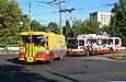 КТГ-1 #018, буксирующий ЗИУ-682Г-016-02 #2330 3-го маршрута, поворачивает с бульвара Богдана Хмельницкого на улицу Танкопия