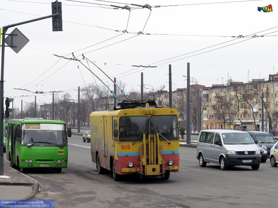 КТГ-1 #018 и Богдан-А092 гос.# АХ3255ВМ 107-го маршрута на проспекте Гагарина в районе улицы Одесской