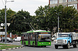 ЛАЗ-Е183А1 #2104 6-го маршрута выезжает на круговую развязку улицы Вернадского и Красношкольной набережной