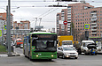 ЛАЗ-Е183А1 #2106 3-го маршрута на проспекте Гагарина пересекает улицу Молочную