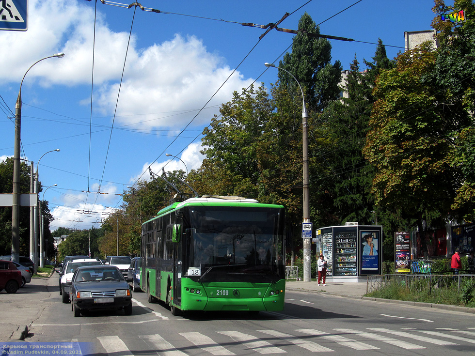 ЛАЗ-Е183А1 #2109 18-го маршрута на улице Деревянко возле улицы Балакирева