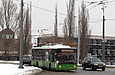 ЛАЗ-Е183А1 #2111 3-го маршрута выезжает с улицы Гамарника на круговую развязку с Красношкольной набережной