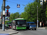 ЛАЗ-Е183А1 #3411 2-го маршрута на улице Деревянко перед перекрестком с улицей Балакирева