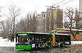 ЛАЗ-Е301D1 #2201 поворачивает с улицы Валдайской на конечную станцию "Ж/д станция "Основа"