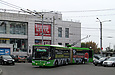 ЛАЗ-Е301D1 #2202 1-го маршрута разворачивается на конечной "Ст. метро "Дворец спорта"