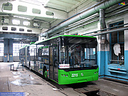 ЛАЗ-Е301D1 #2215 проходит подготовку к эксплуатации в цеху ТО-2 Троллейбусного депо №2