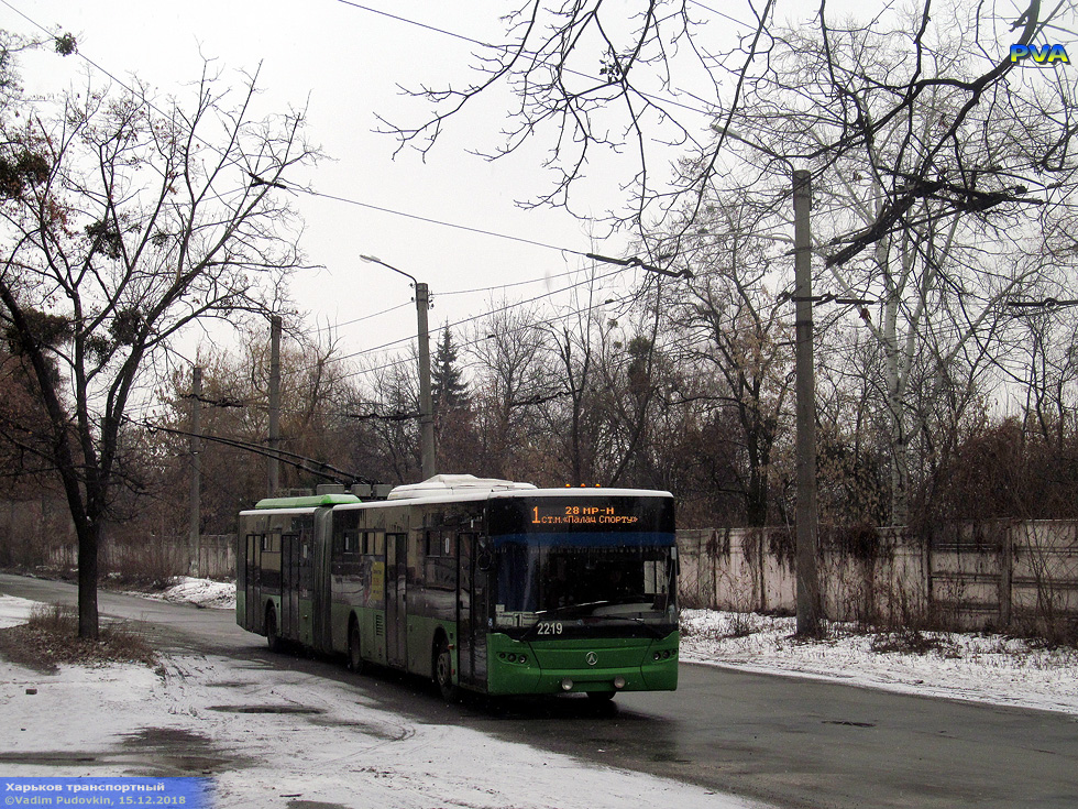 ЛАЗ-Е301D1 #2219 1-го маршрута на улице Ньютона возле Троллейбусного депо №2