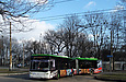 ЛАЗ-Е301D1 #2220 1-го маршрута разворачивается на конечной станции "Бульвар Богдана Хмельницкого"