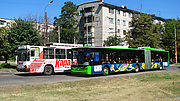 ЛАЗ-Е301D1 #2221 и ЮМЗ-Т1 #2007 3-го маршрута на пересечении бульвара Богдана Хмельницкого и улицы Танкопия