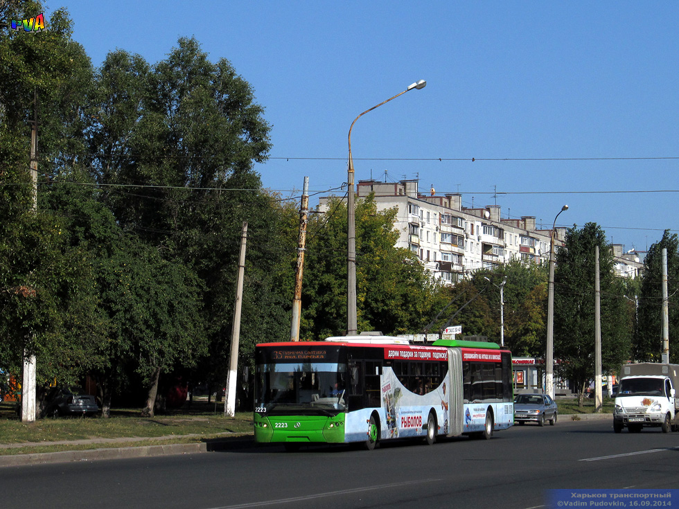 ЛАЗ-Е301D1 #2223 35-го маршрута на проспекте 50-летия ВЛКСМ в районе улицы Гвардейцев-Широнинцев