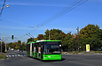 ЛАЗ-Е301D1 #3201 45-го маршрута на улице Роганской пересекает улицу Плиточную