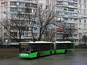 ЛАЗ-Е301D1 #3203 34-го маршрута разворачивается на конечной "Улица Героев труда"