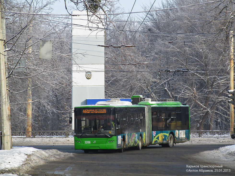 ЛАЗ-Е301D1 #3206 46-го маршрута на перекрестке Московского проспекта и улицы 12-го Апреля