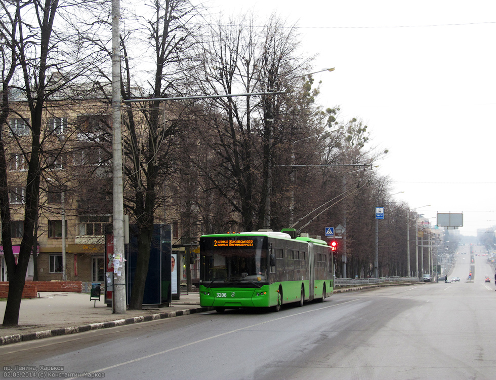 ЛАЗ-Е301D1 #3206 2-го маршрута на проспекте Ленина возле перекрестка с улицей Тобольской