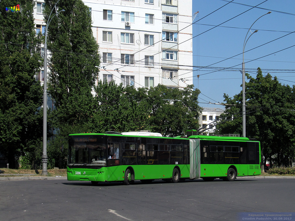 ЛАЗ-Е301D1 #3206 2-го маршрута разворачивается на конечной "Проспект Победы"