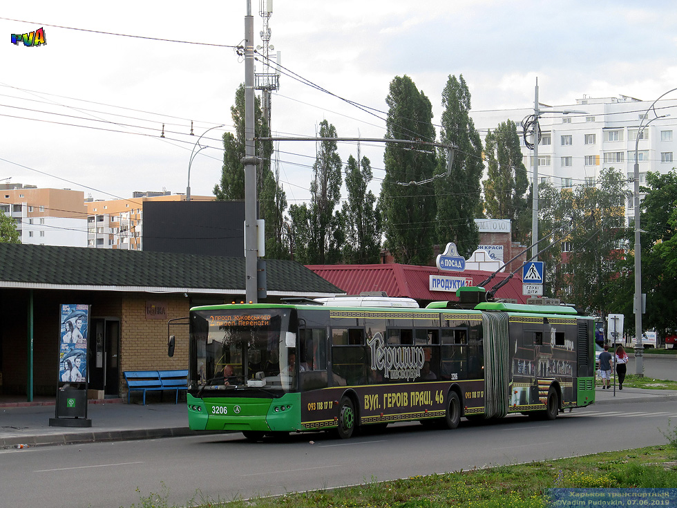 ЛАЗ-Е301D1 #3206 2-го маршрута на проспекте Победы перед отправлением от конечной "Проспект Победы"