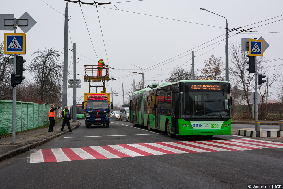 ЛАЗ-Е301D1 #3208 40-го маршрута на улице Ахсарова возле проспекта Науки