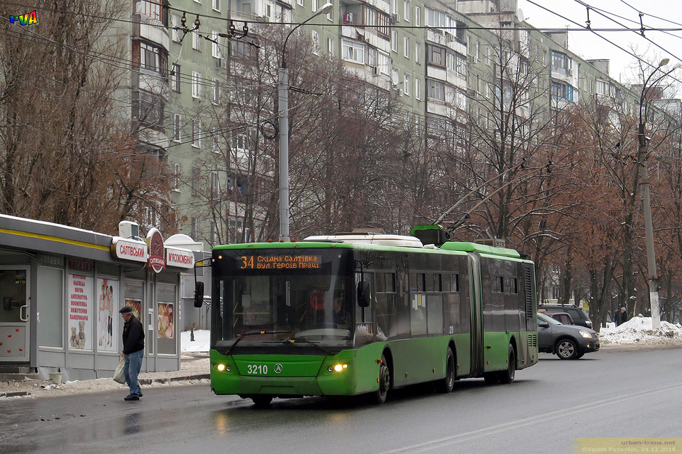 ЛАЗ-Е301D1 #3210 34-го маршрута на улице Валентиновской отправляется от остановки "Микрорайон 521"