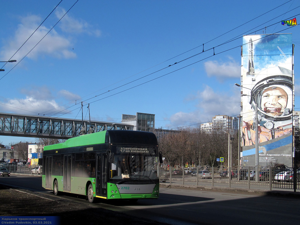 PTS-12 #2702 49-го маршрута на проспекте Гагарина возле пешеходного моста