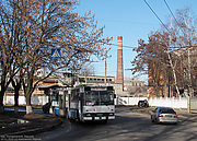ROCAR-E217 #3016 выезжает с Симферопольского переулка на улицу Большую Гончаровскую