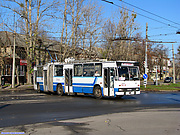 ROCAR-E217 #3016 поворачивает с бульвара Богдана Хмельницкого на проспект Косиора