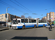 ROCAR-E217 #3016 поворачивает с проспекта Героев Сталинграда на проспект Гагарина