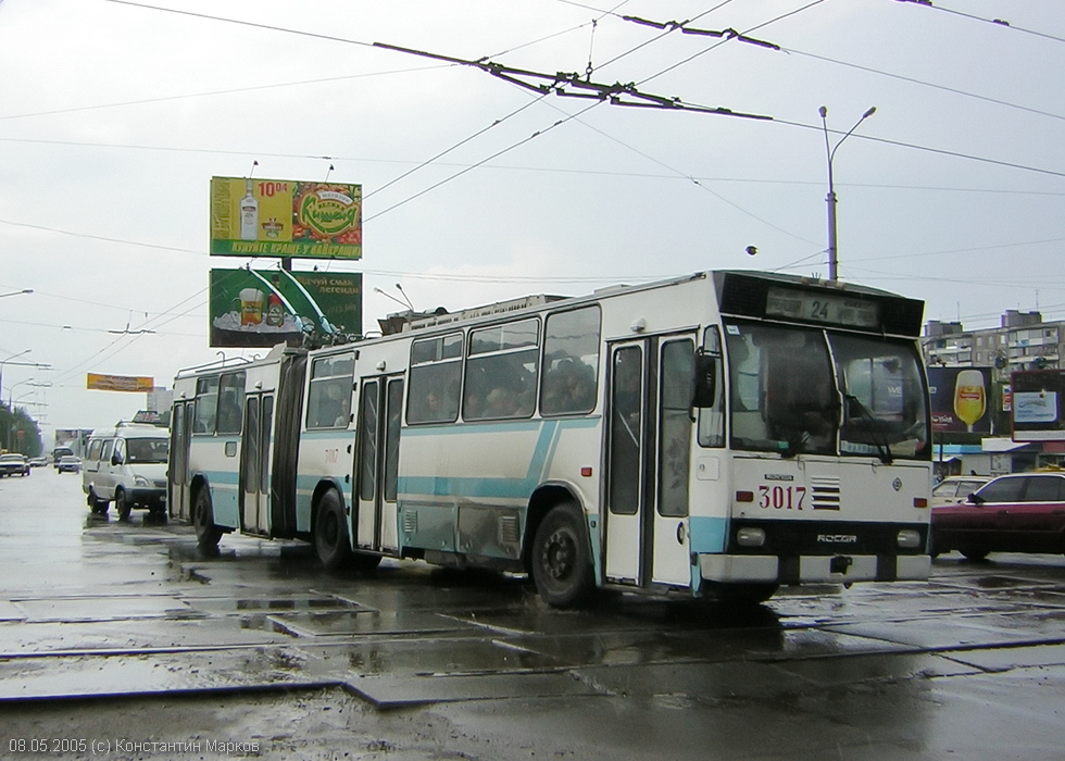 ROCAR-E217 #3017 24-го маршрута на проспекте 50-летия ВЛКСМ на перекрестке с проспектом Тракторостроителей