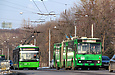ЛАЗ-Е183А1 #2107 12-го маршрута и ROCAR-E217 #3018 2-го маршрута на Белгородском шоссе перед перекрестком с улицей Деревянко